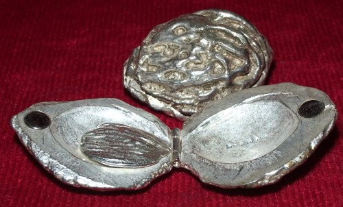 Split nectarine nut